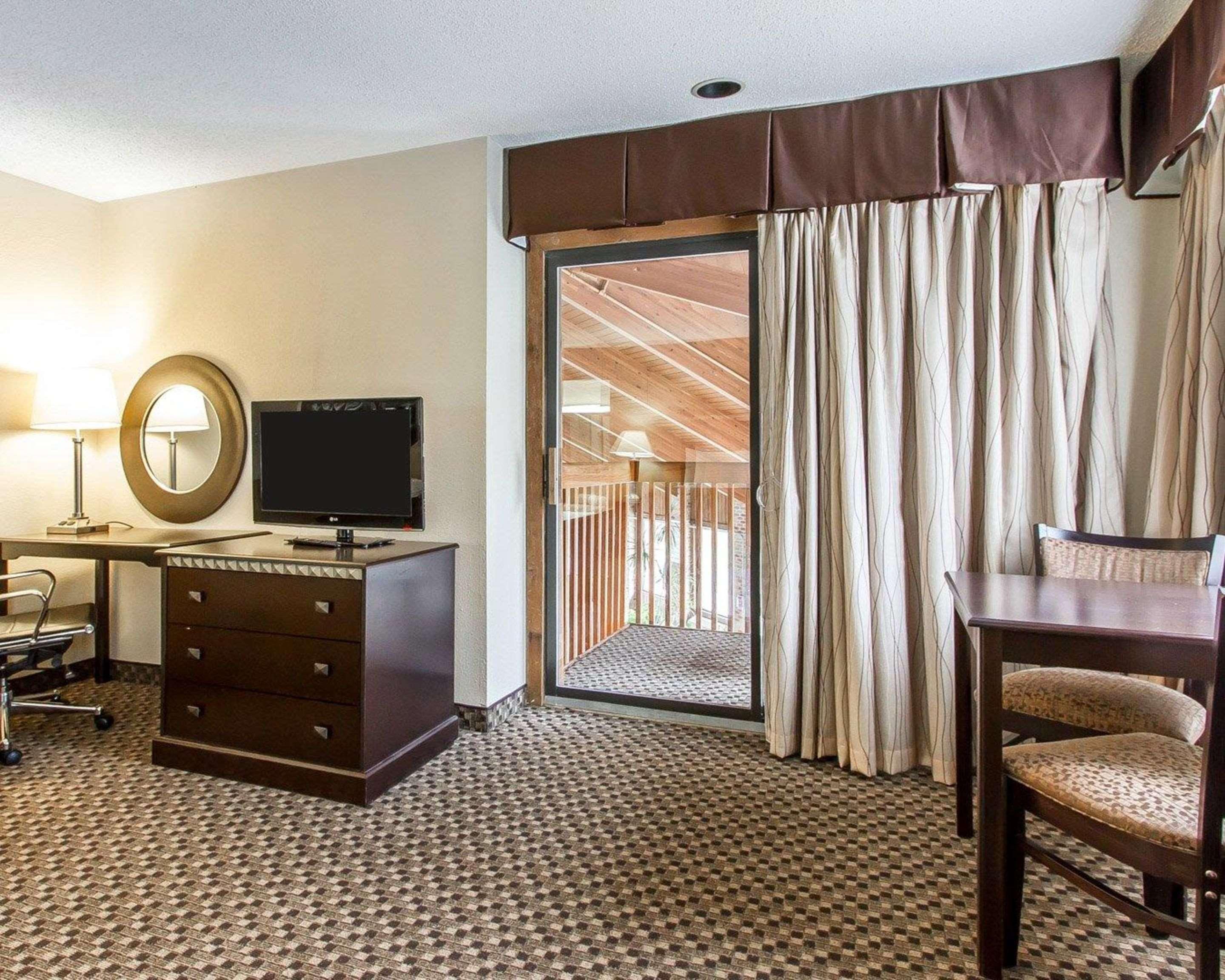 Quality Inn Macomb Near University Area Εξωτερικό φωτογραφία