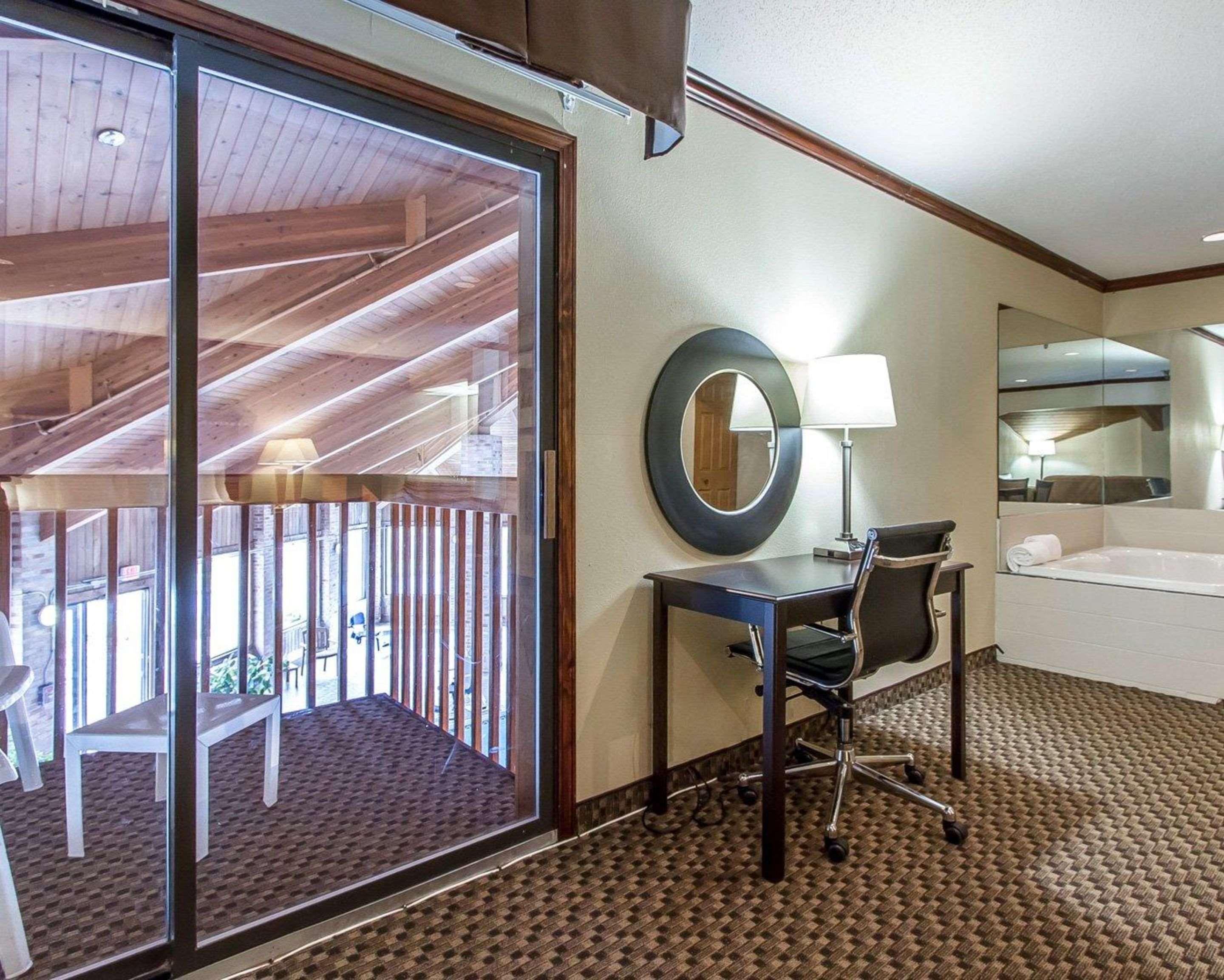 Quality Inn Macomb Near University Area Εξωτερικό φωτογραφία