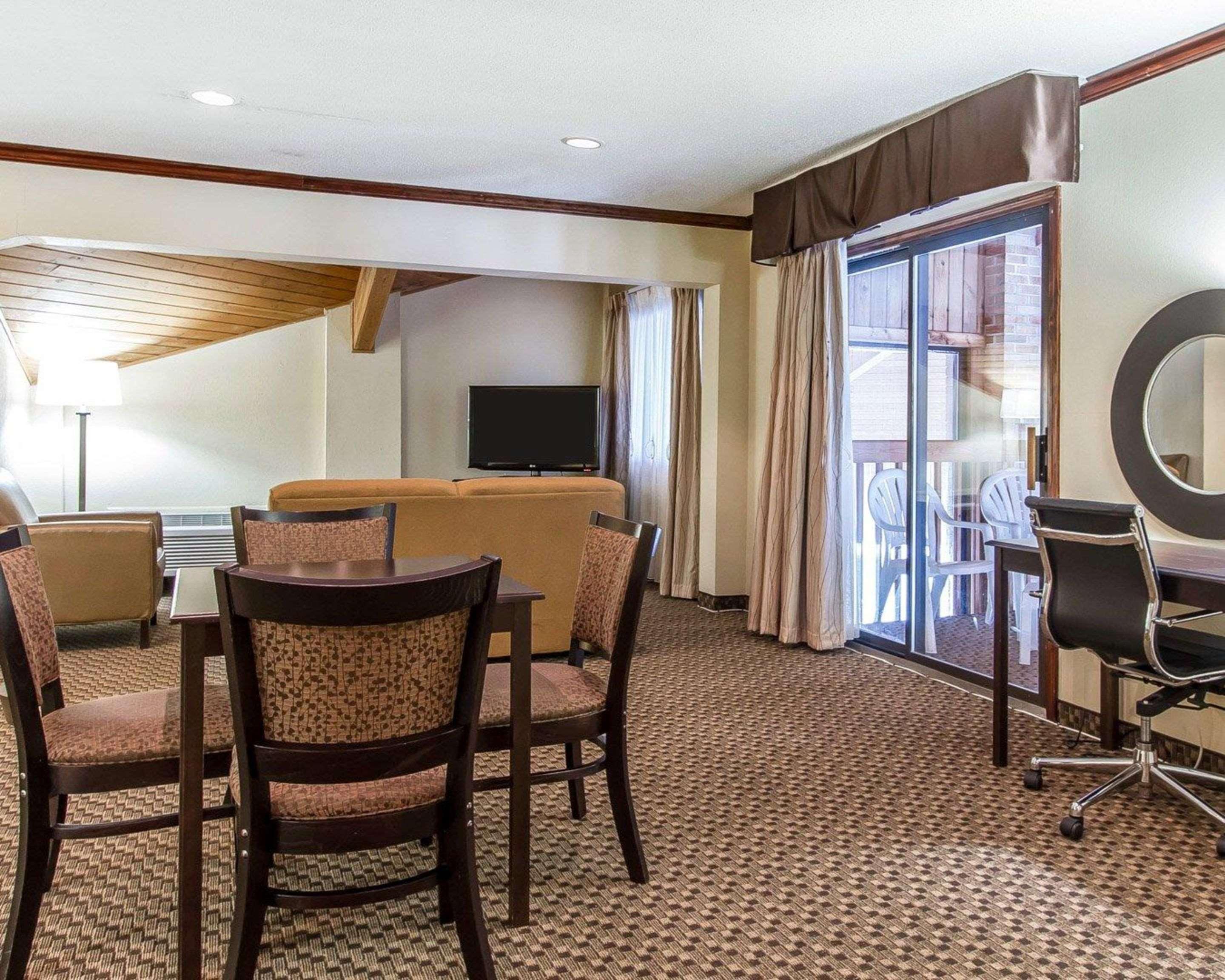 Quality Inn Macomb Near University Area Εξωτερικό φωτογραφία