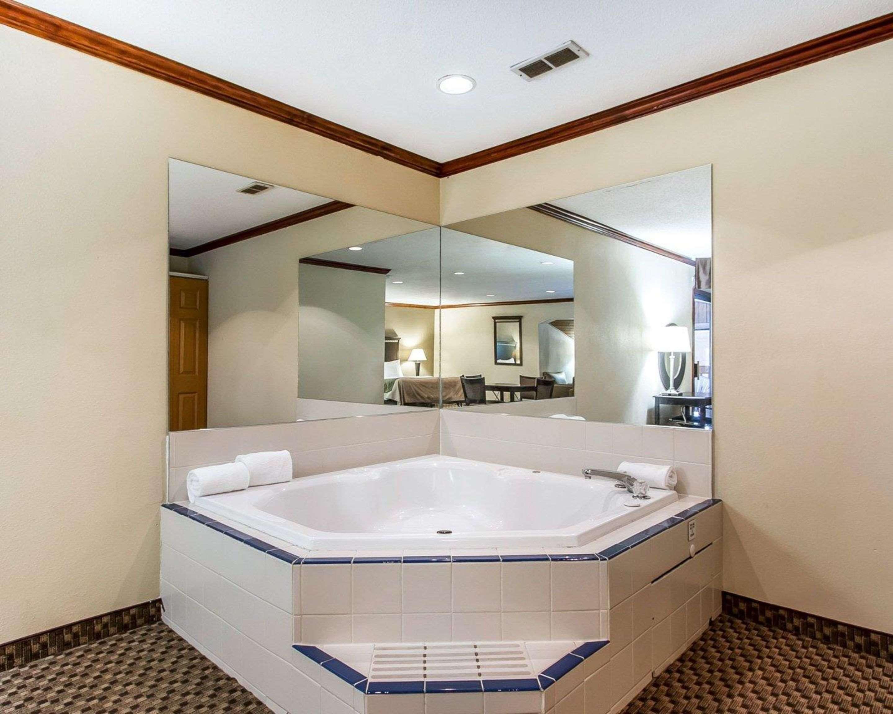 Quality Inn Macomb Near University Area Εξωτερικό φωτογραφία