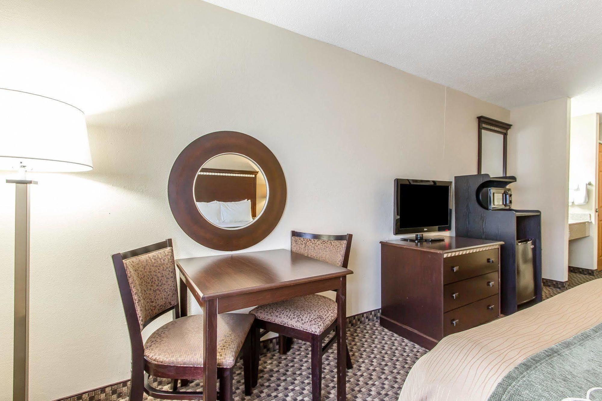 Quality Inn Macomb Near University Area Εξωτερικό φωτογραφία