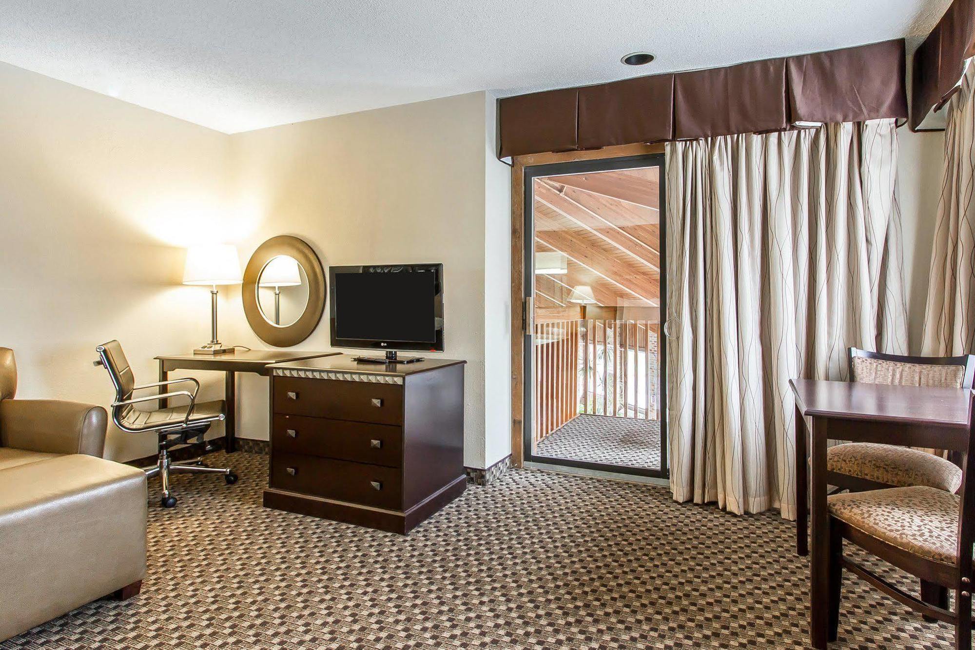 Quality Inn Macomb Near University Area Εξωτερικό φωτογραφία