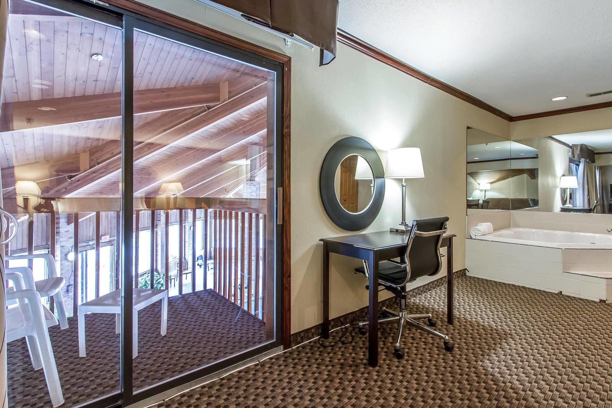 Quality Inn Macomb Near University Area Εξωτερικό φωτογραφία